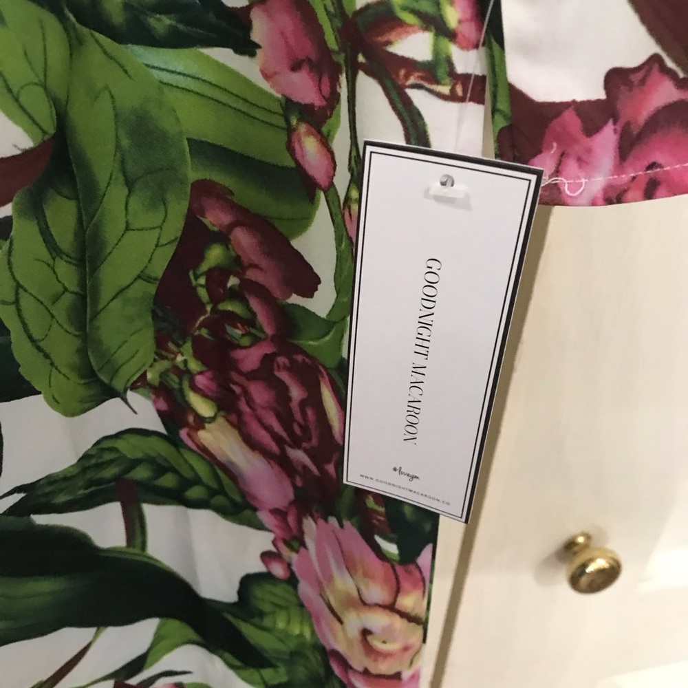 Goodnight Macaroon floral dress with ruffle on sleeve, NWT - Picture 6 of 7